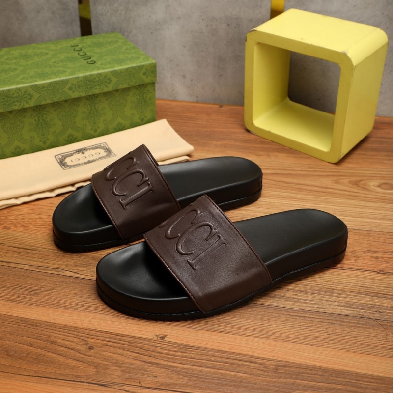G*u*i slippers